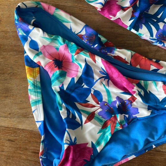 Off shoulder flower bikini size M - Picture 2 of 4